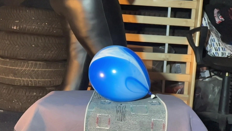 BeachBallsDuo: Belon kecil dipukul di bawah tubuh berat kami!