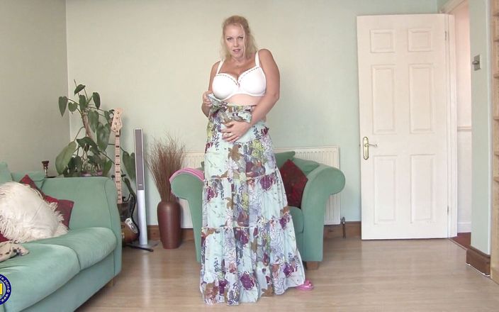 Mature Solo NL: Big titted mature in high heels plays with her wet...