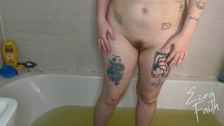 Ezra faith: Baño de pis, humillación para padrastro - mp4 hd - Ezra Faith