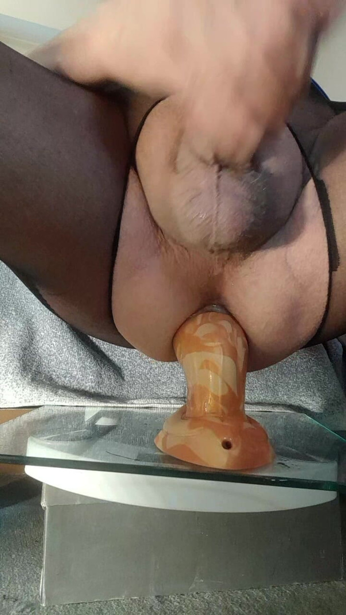 Marziascat: मरज़िया खुद को खुश करती है