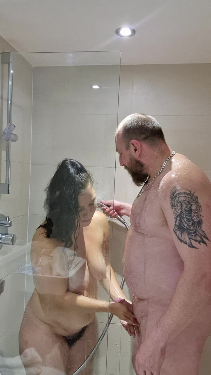 ChristinaSantes: Shower