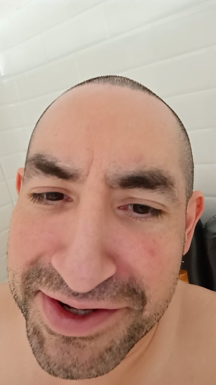 Brandon Lee: 排便を伴うダウチ