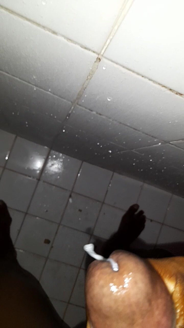 Black guy: S4 e2 sục cu