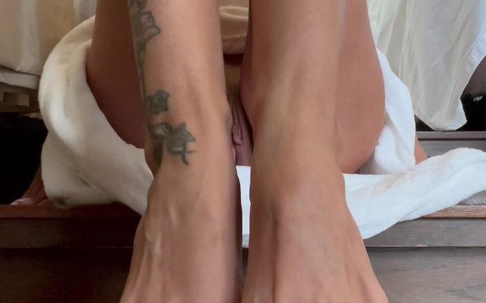 Julia domaina: White Toenails Polish, Footjobs, Toned Body and More