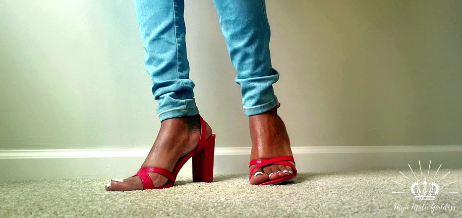 Mya Mula Goddess: Bratty sapatos vermelhos batendo pé humilhação