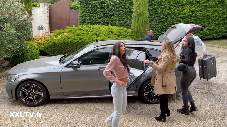 XXLTVFR: Pár inaugurauje vilu