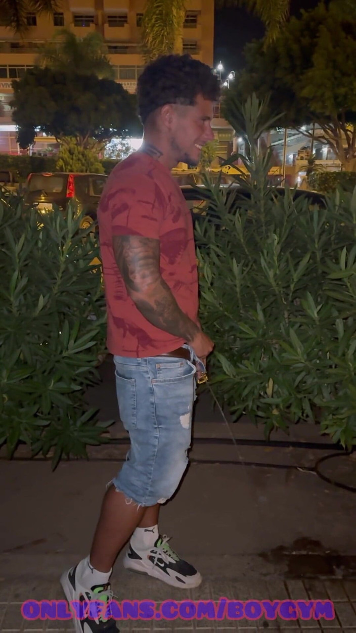 BoyGym: Jag pissar på gatan 2 gånger och folk tittar på mig