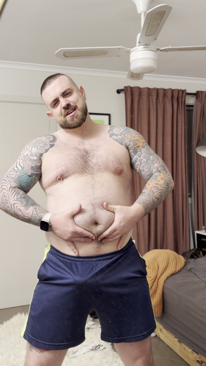 Keller Wolfe: Chubby Bear Plays with His Cock and Belly