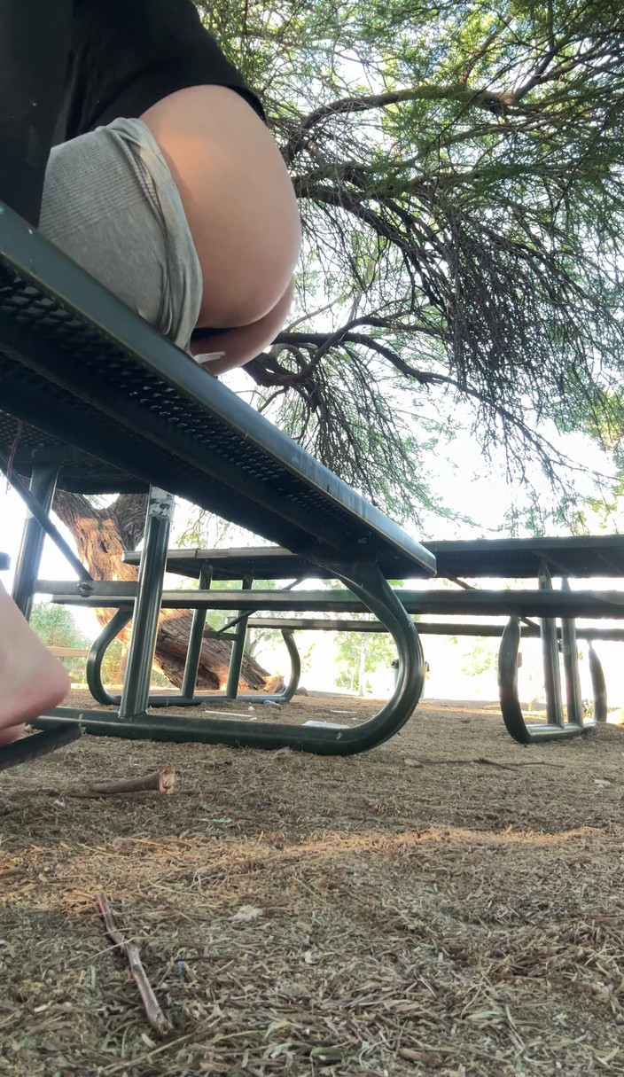 FemboyBella: Můžu sedět na U?