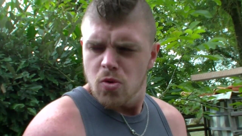 Gaybareback: Leo Senthy трахнул без презерватива на улице его лучший друг