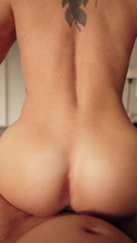 Thick Ass MILF Opens up Her Perfect Pussy