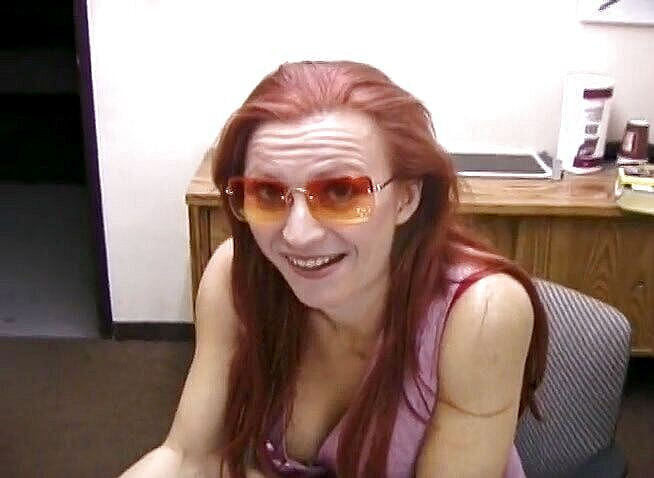 Cock Fest: Des salopes rousses et blondes s'amusent dans une orgie