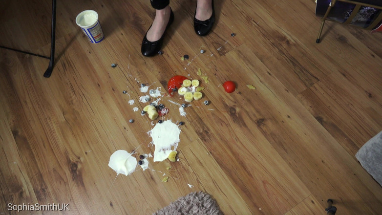 SophiaSmithUK: Messy waitress walks in food