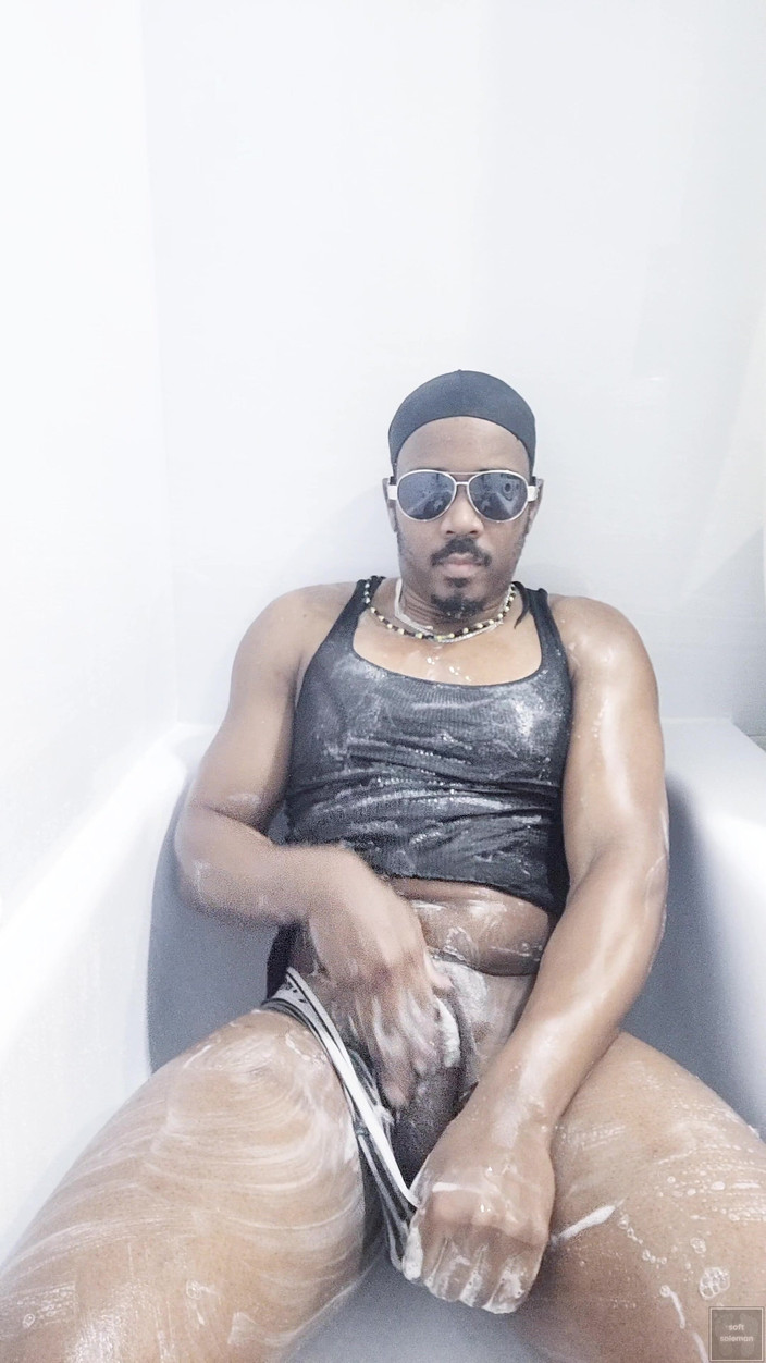 Soft Soleman: Я мию своє тіло у ванні 5