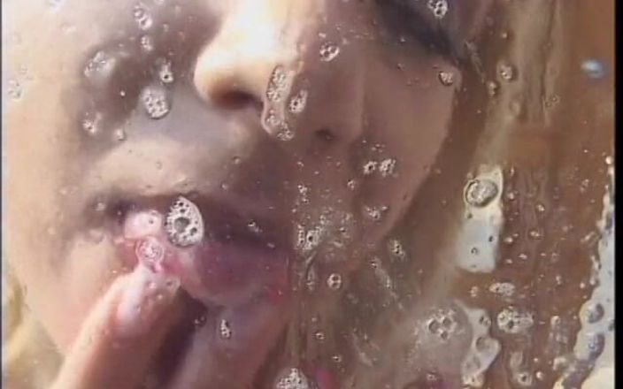 Fuck me Hard: 큰 엉덩이의 음란한 금발 비보 Caroline De Jaie는 하드코어 Oudoor 두근두근 후 정액을 먹는 것을 좋아합니다.