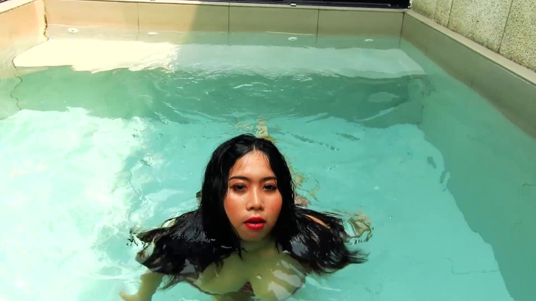 6-movies: Girl with big tits in the pool
