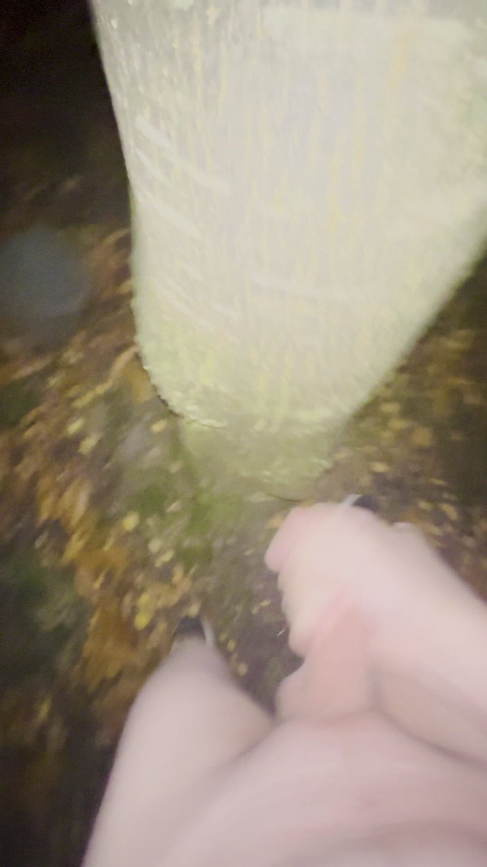 Outdoorboy5: 公共駐車場でのヌード