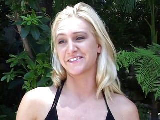 Cumming Soon: Nos bastidores, imagens de modelos pornô profissionais em ação