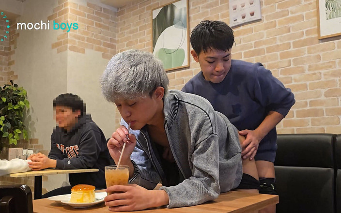 Mochi Boys: Café Du Sexe Public