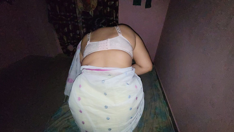 Tasnim Zara: Üvey kız kardeşim kocası için yatağı hazırlıyor.