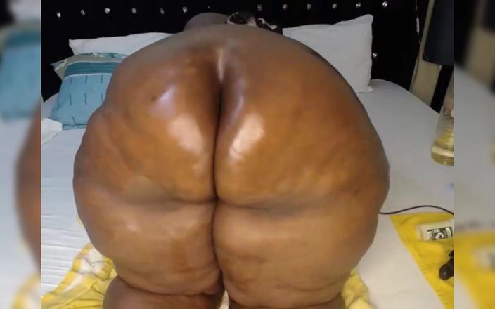 Cum Cams: Une SSBBW noire trémousse son gros cul huileux