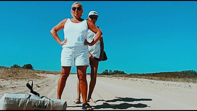 Crazyfamily 1970: Sát cizince na silnici