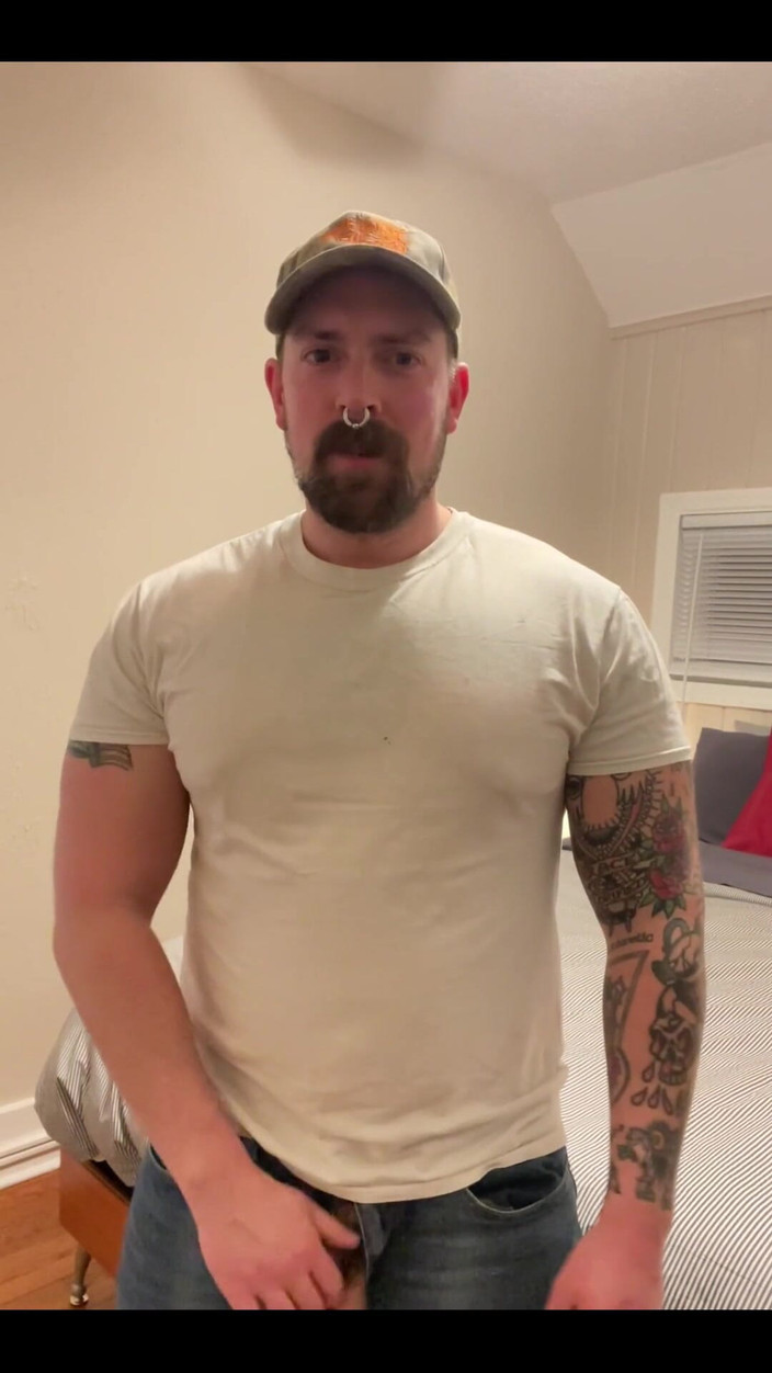 xrustytaylorx: Pamer karya terbaru di bagian belakang + mani muncrat membuat lil...