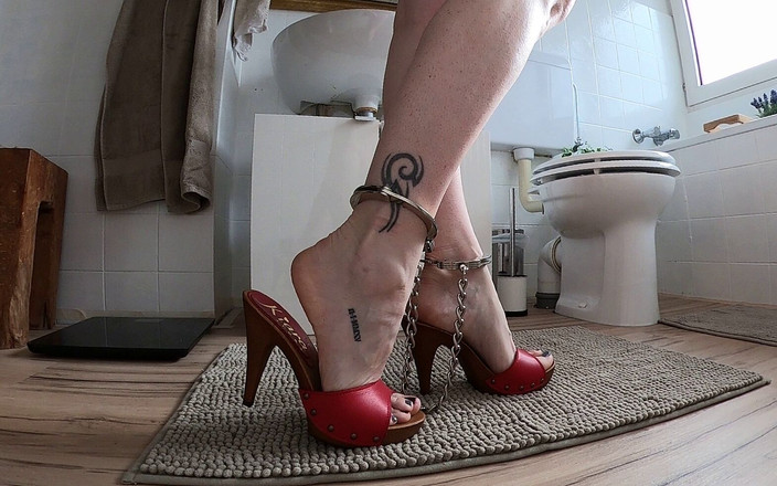 Sabdeluxe: Geboeien dildo neuken met muilezels