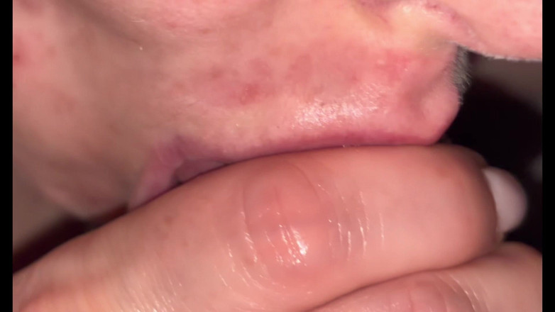 Leo15398: Je jouis dans sa bouche.