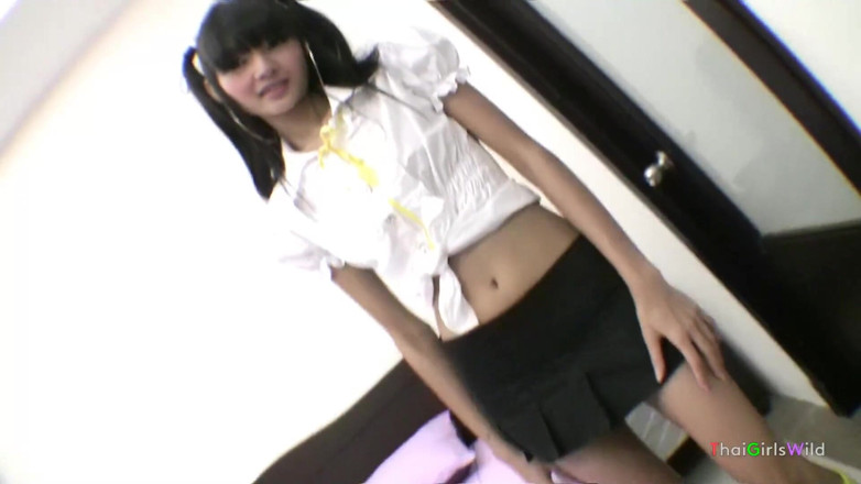 Thai Girls Wild: Sexy Thai teen receives messy facial