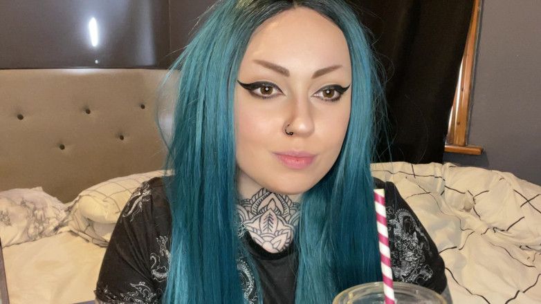 Miss Valentina: Koupit My Iced Latte Bitchboy