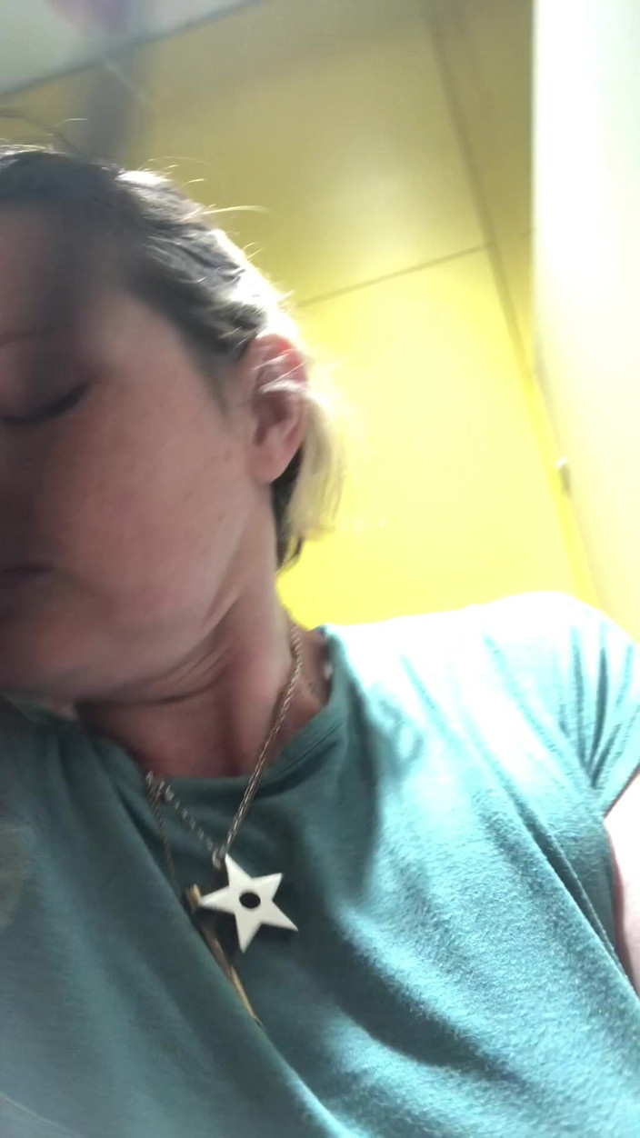 Pissing Paradise: Mijo muito rápido no meu caminho para casa do aeroporto...