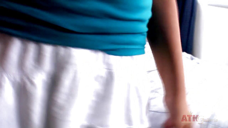 ATKIngdom: Ava Jay, Arabe à forte poitrine, suce en POV