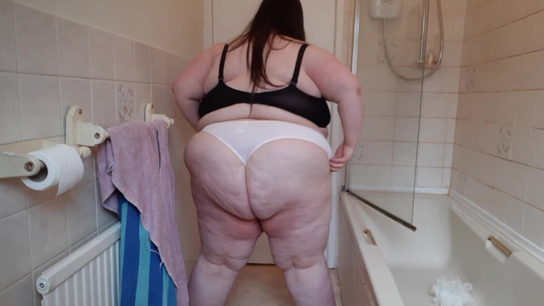 SSBBWLadyBrads: SSBBW Stretch exercise in bra &amp; thong