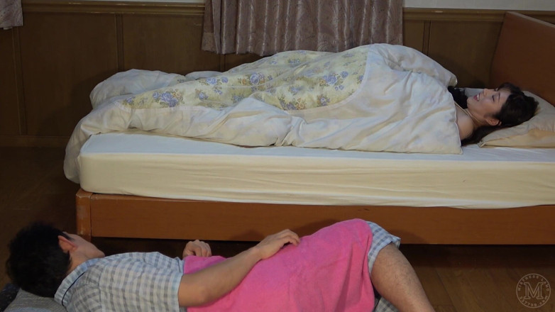MistressLand: Ehefrau zeigt cuckold-ehemann betrügenden sex und lacht, als ehemann creampie-muschi...