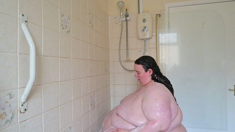 SSBBWLadyBrads: Prysznic bogini sutek odsłonić