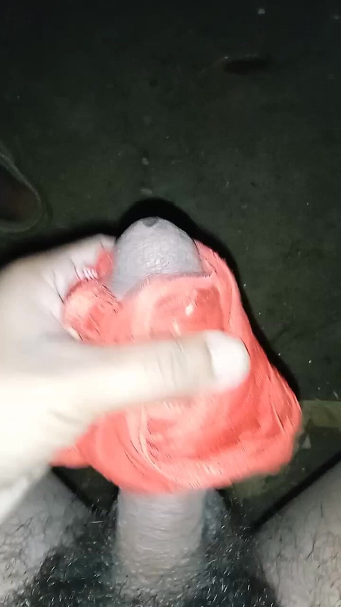 Many form: पड़ोसियों की भाभी लाल पैंटी का उपयोग करके आउटडोर हस्तमैथुन करना