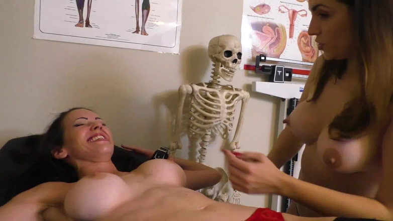 Princess Nikki's Tickling Fetish Sessions: Эти горячие лесбиянки оказались в настоящем аду щекотки! - 111