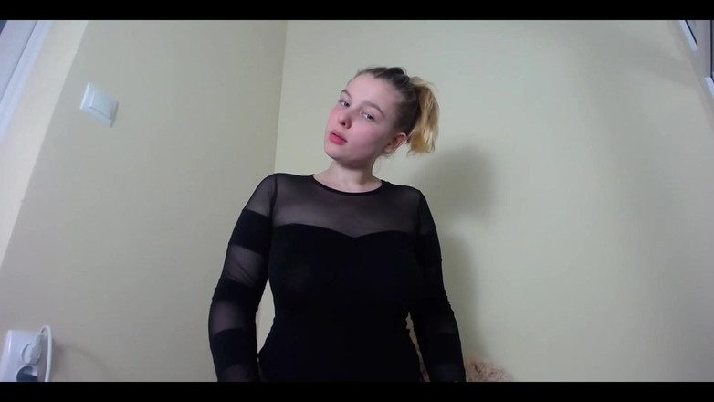 JuiceLussie: Тверкает и сосет огромный дилдо