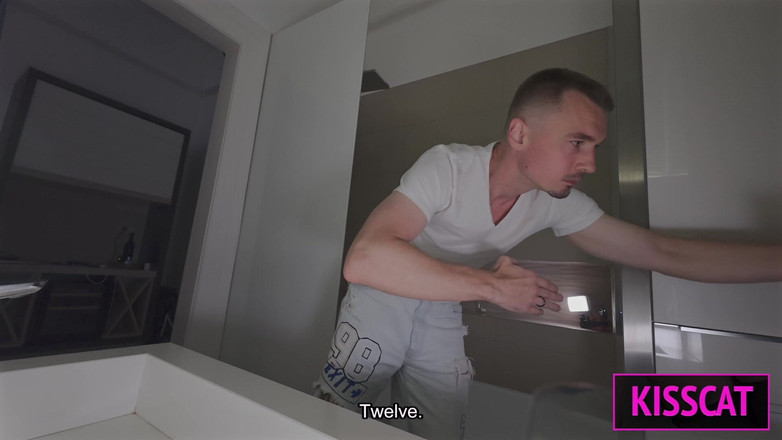 KissCat: S5e3 비하인드 스토리 Pt 2: 김이 모락모락 나는 욕실에서 매튜 마이어를 빨아주는 새엄마