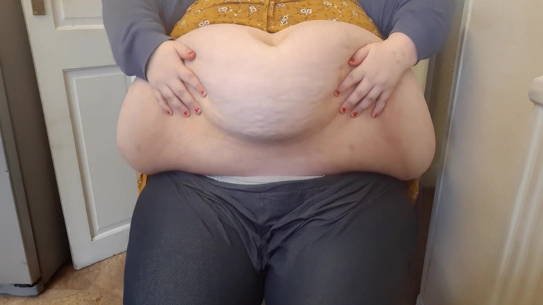 SSBBWLadyBrads: SSBBW belly play &amp; jiggles