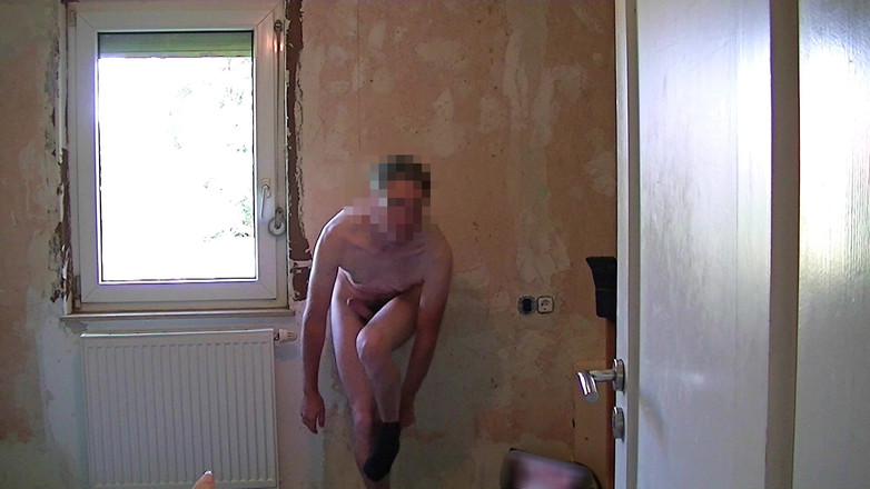 Mark Hannes: Sexdoll Mandy ontmaagding masturbatie met twee orgasmes