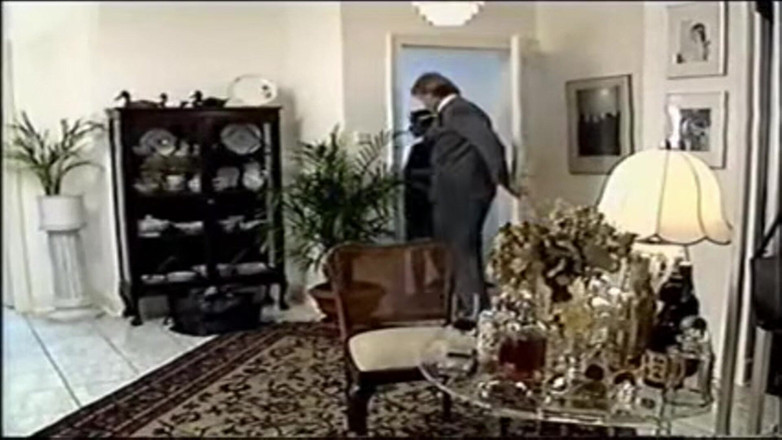 Bisco Birchwood Productions: Młoda dziewczyna w okularach bada świat skórzanego seksu sikanie !.