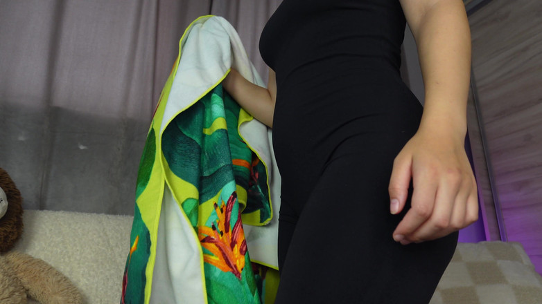 AmayaMori: Fac camel toe în colanți cu ulei 4K