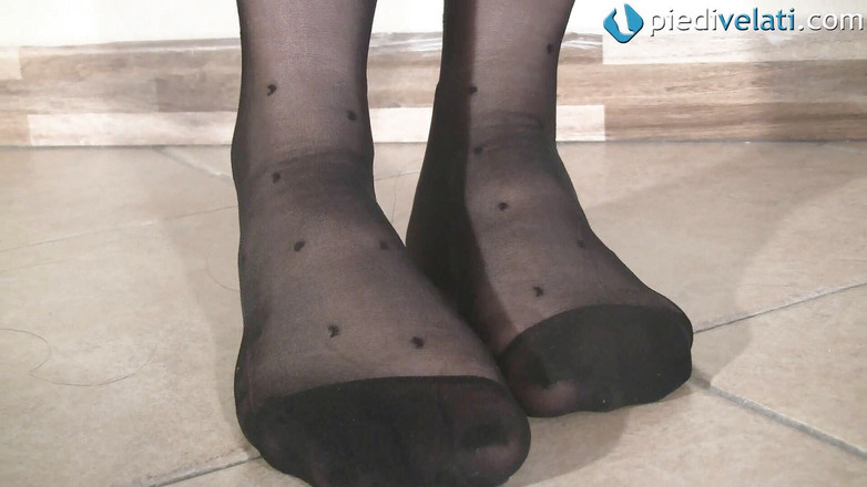 Foot Fetish HD: Genç esmer emily ayak fetişi videosu