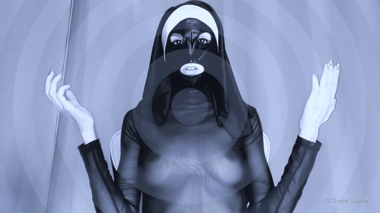 Rebecca Diamante: 수녀의 매혹적인 젖탱이