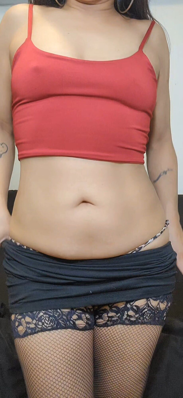 Betty Rivera: Betty Rivera无法把手放在那个阴户上！