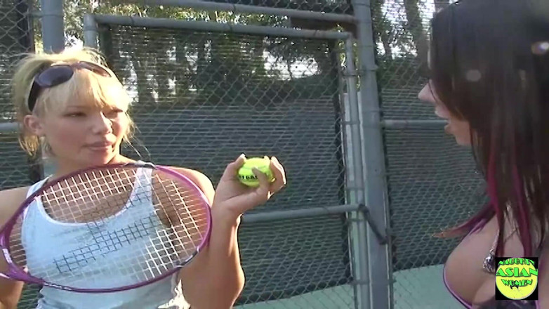 Naughty Asian Women: Rachel starr squirta in bocca a una bella bionda in...