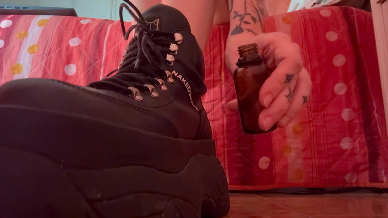 LDBMistress: Понюхайте мої чоботи, порося