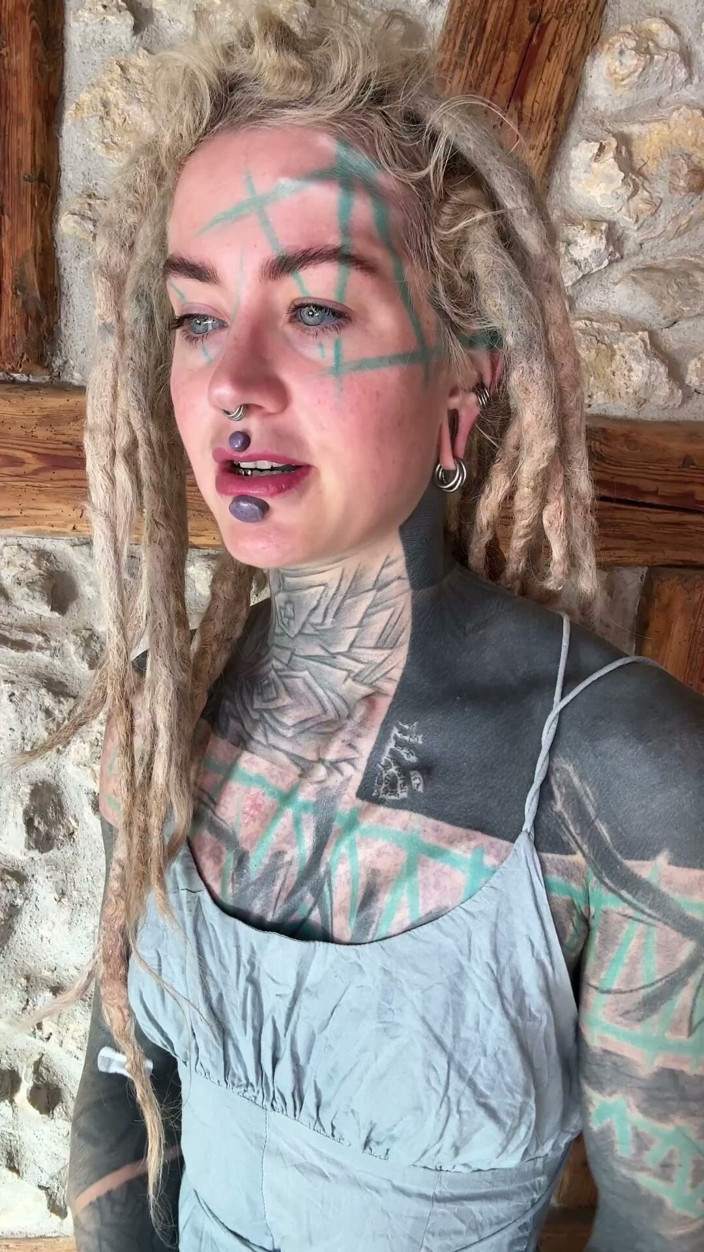 Anuskatzz: I Get New Boobs. Open This Video and Find Out...